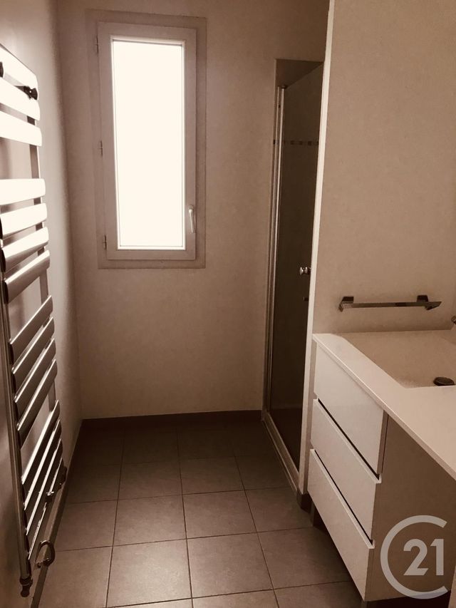 Appartement T2 à louer - 2 pièces - 41.7 m2 - VILLENAVE D ORNON - 33 - AQUITAINE - Century 21 Talent Immobilier